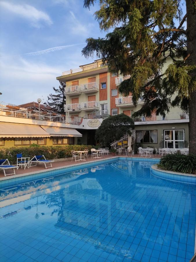 Hotel Bergamo Mare Mhotelsgroup San Bartolomeo Al Mare Dış mekan fotoğraf